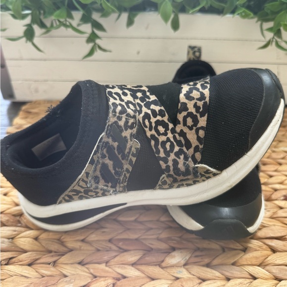 Adidas - Little Girls Pull on Leopard Print Sneakers - Picture 4 of 10